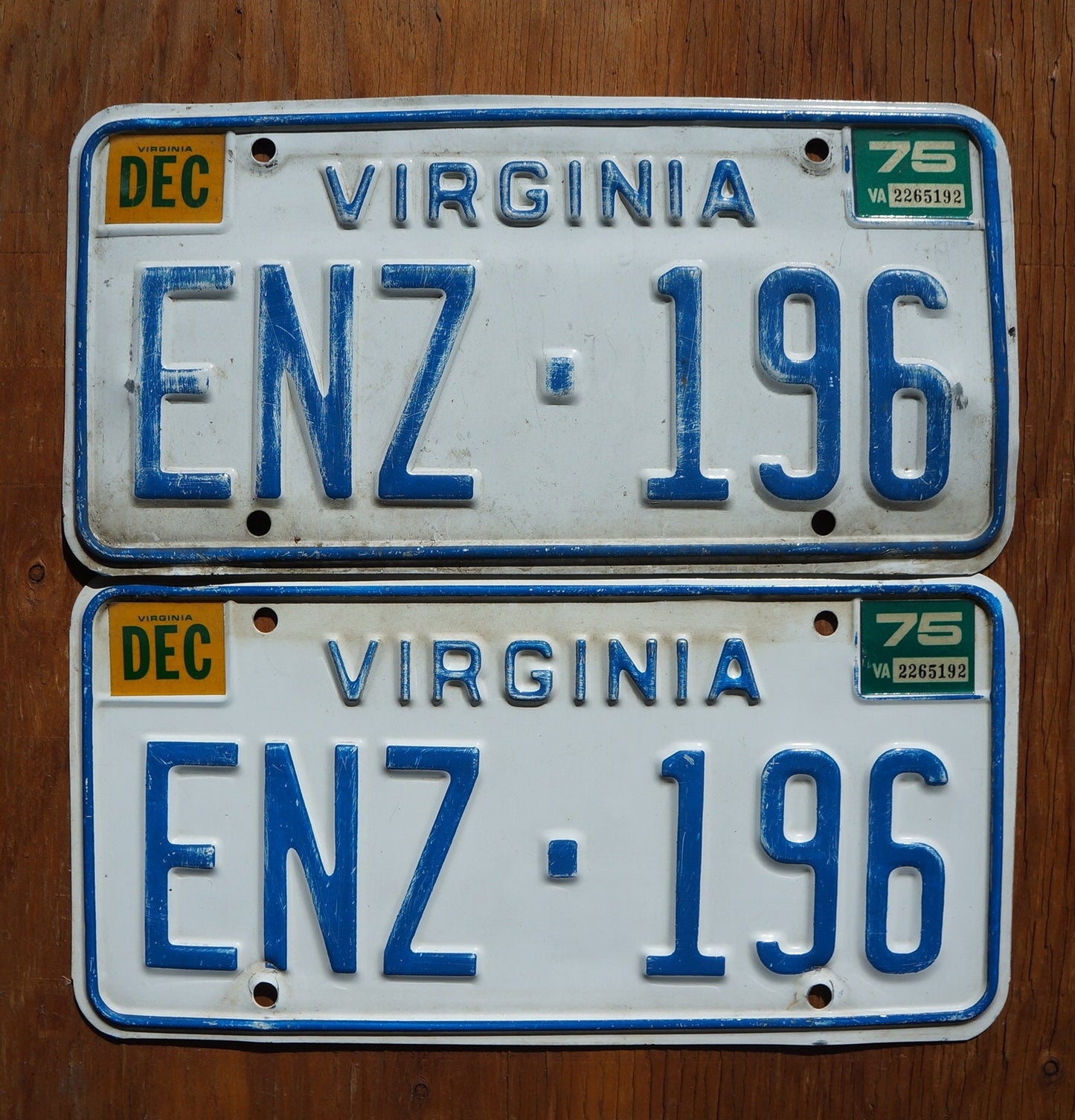 1975 Virginia Vintage White License Plate Pair / Set# ENZ - 196