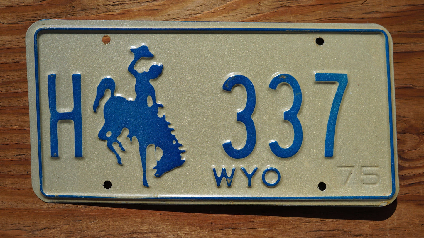1975 Wyoming HIGHWAY DEPARTMENT Blue Rodeo Cowboy Horse License Plate # 337