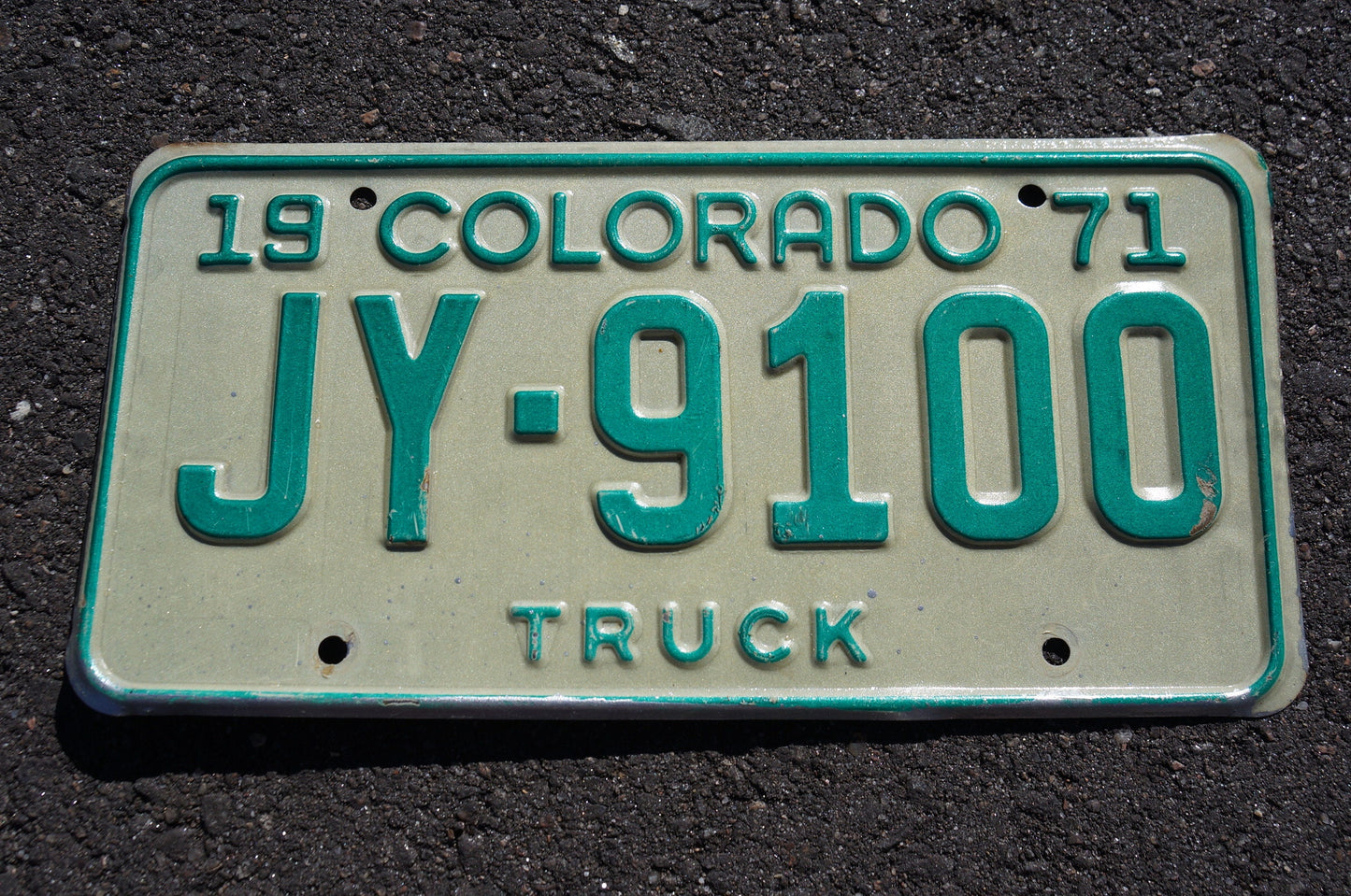 1971 Colorado Truck Green Snow Mountains License Plate # JY - 9100