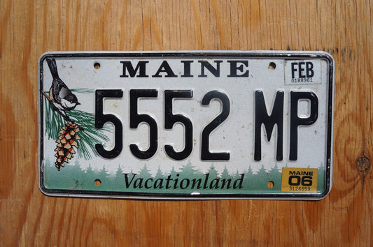 2006 Maine License Plate BIRD Pine Cone # 5552 MP