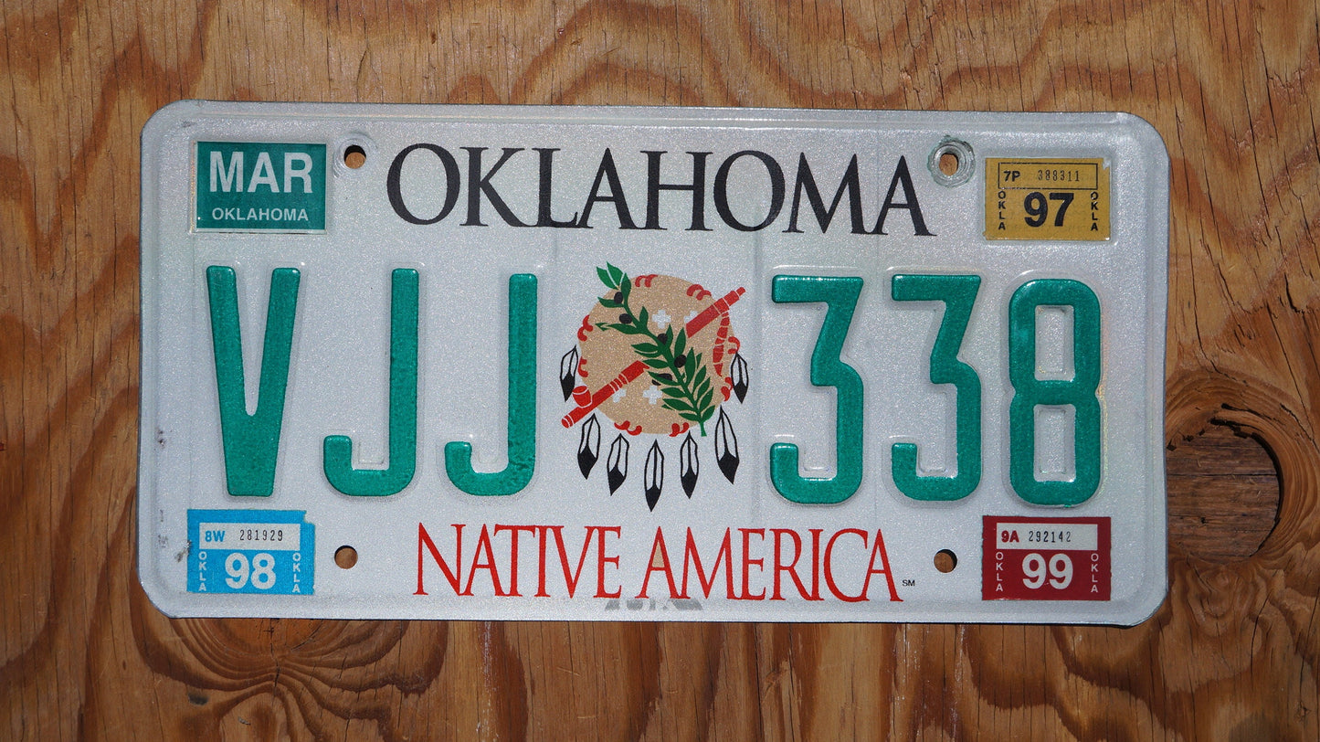 Oklahoma DREAM CATCHER Native America  Vintage Graphic License Plate Good Condition