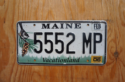 2006 Maine License Plate BIRD Pine Cone # 5552 MP