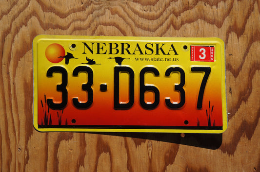 2005 Nebraska GEESE & SUNSET Red Yellow License Plate # 33 - D637