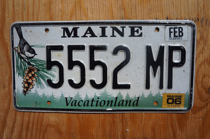 2006 Maine License Plate BIRD Pine Cone # 5552 MP