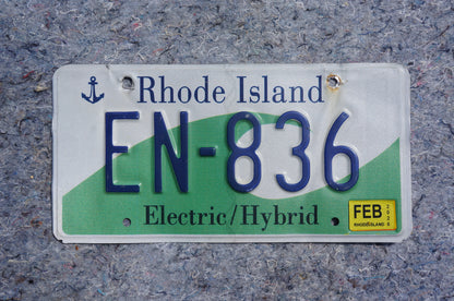 Rhode Island ELECTRIC / HYBRID VEHICLE Green Waves License Plate