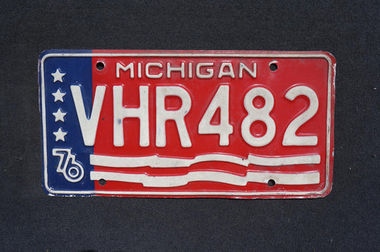 1976 Michigan BICENTENNIAL License Plate