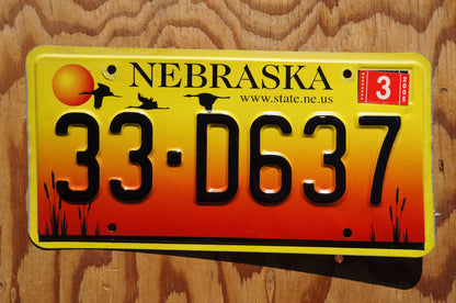 2005 Nebraska GEESE & SUNSET Red Yellow License Plate # 33 - D637