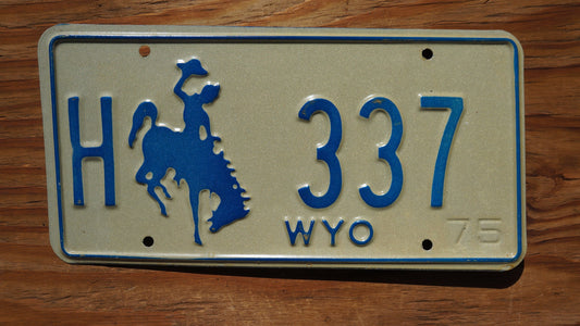 1975 Wyoming HIGHWAY DEPARTMENT Blue Rodeo Cowboy Horse License Plate # 337